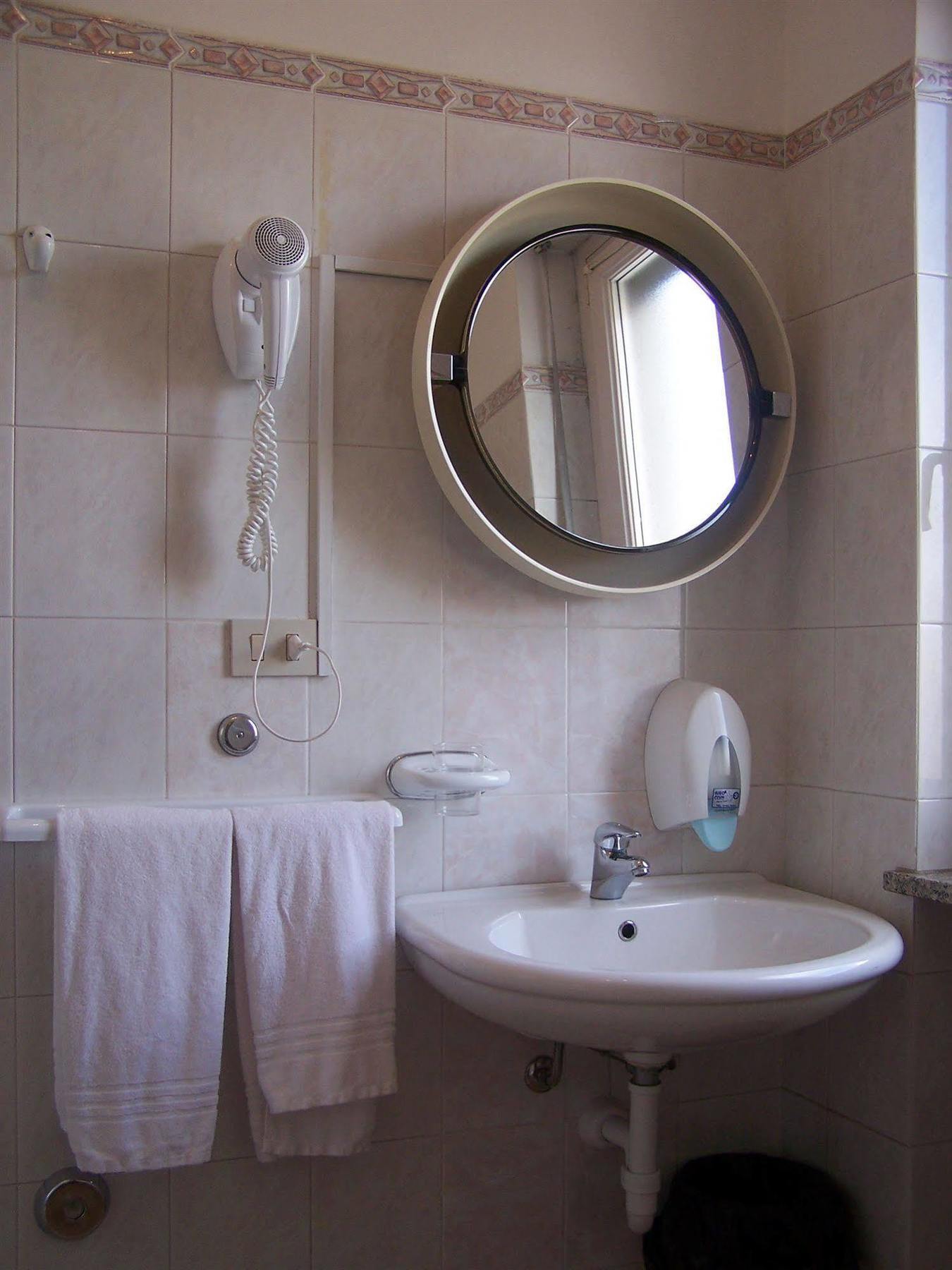 Hotel Ristorante La Torretta Bianze Экстерьер фото